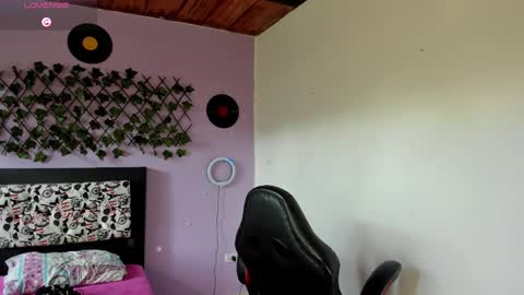 kassandra james online show from 01/15/25, 09:20