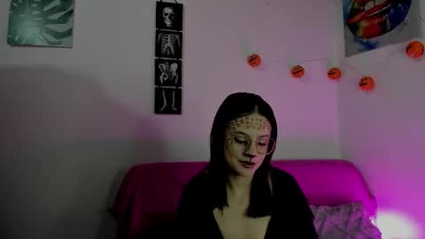 Snapshot of kassandra_james chatting on 10/24/25, 12:01 kassandra james online show from 10/24/25, 12:01