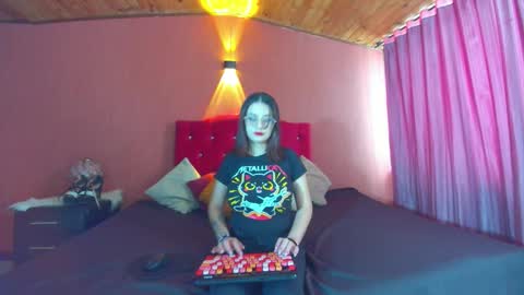 kassandra james online show from 12/16/25, 01:16