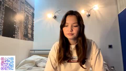 Kira online show from 09/18/25, 10:06