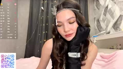 Kira online show from 12/17/25, 04:13