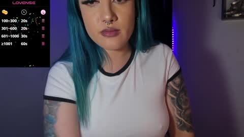 Snapshot of kat_apple chatting on 01/03/25, 01:48 Alicia online show from 01/03/25, 01:48