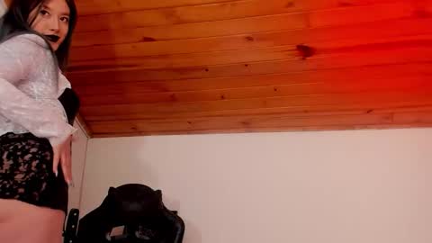 Snapshot of kat_apple chatting on 10/20/25, 06:19 Alicia online show from 10/20/25, 06:19