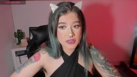 Snapshot of kat_apple chatting on 11/03/25, 09:48 Alicia online show from 11/03/25, 09:48