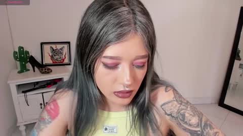 Snapshot of kat_apple chatting on 11/13/25, 06:29 Alicia online show from 11/13/25, 06:29