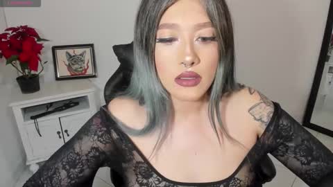 Snapshot of kat_apple chatting on 11/18/25, 02:50 Alicia online show from 11/18/25, 02:50