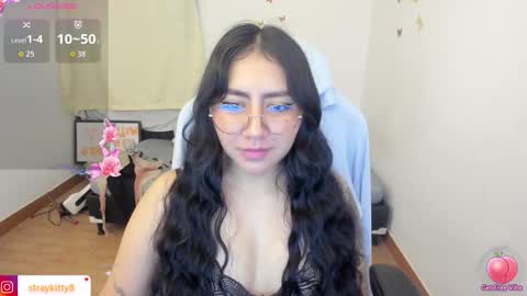 Snapshot of kat_ly_chan chatting on 10/31/25, 10:38 Kat online show from 10/31/25, 10:38