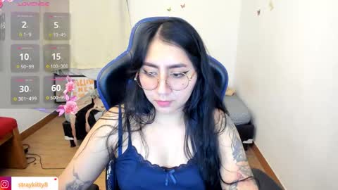 Snapshot of kat_ly_chan chatting on 12/16/25, 10:48 Kat online show from 12/16/25, 10:48