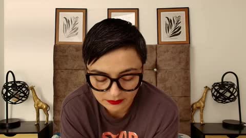 Snapshot of kat_paradisse chatting on 09/21/25, 07:37 kat paradisse online show from 09/21/25, 07:37