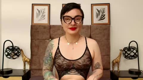 Snapshot of kat_paradisse chatting on 09/26/25, 07:29 kat paradisse online show from 09/26/25, 07:29