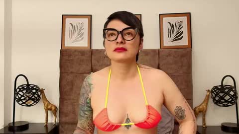 Snapshot of kat_paradisse chatting on 10/05/25, 07:45 kat paradisse online show from 10/05/25, 07:45