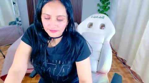 Snapshot of kataleya_29 chatting on 11/11/25, 04:29 kate online show from 11/11/25, 04:29