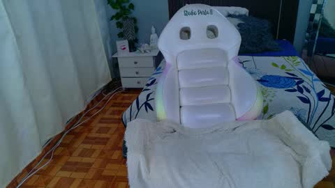 Snapshot of kataleya_29 chatting on 12/01/25, 01:43 kate online show from 12/01/25, 01:43