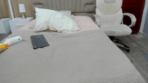 kataleya_zuluaga online show from 02/24/25, 08:17