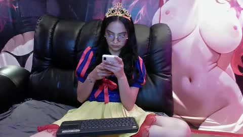 Snapshot of katalina07 chatting on 10/27/25, 04:00 Katalina online show from 10/27/25, 04:00