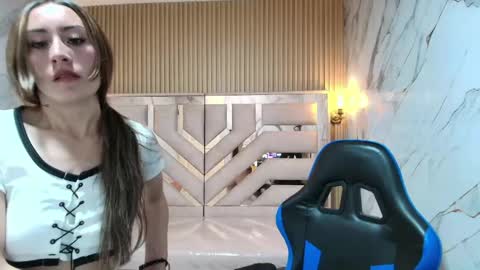 Snapshot of katalina_r chatting on 04/24/26, 08:33 Katalina online show from 04/24/26, 08:33