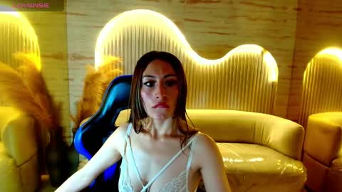 Snapshot of katalina_r chatting on 05/14/26, 08:37 Katalina online show from 05/14/26, 08:37