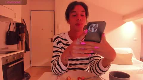 Kata Millants online show from 03/09/25, 06:00