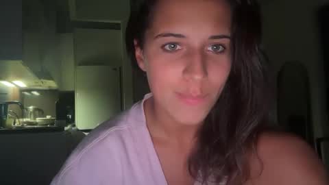 Snapshot of katarasimon chatting on 10/13/25, 03:28 katarasimon online show from 10/13/25, 03:28