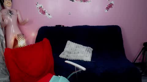 kate_lawrence_ online show from 12/13/24, 08:20