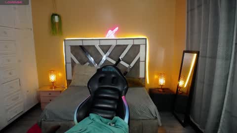 kate_lawrence_ online show from 01/03/25, 07:06