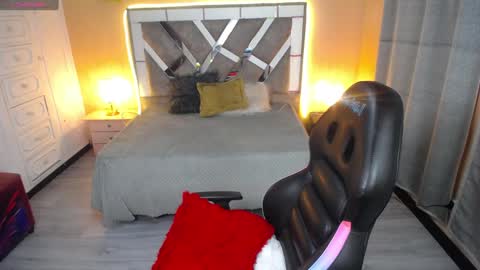 kate_lawrence_ online show from 02/08/25, 03:30