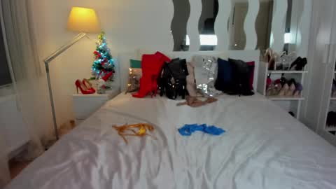 kate_redgar online show from 12/17/24, 03:39