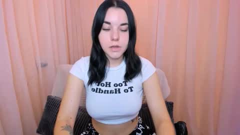 Snapshot of kate_ree_ chatting on 11/18/25, 07:35 KATE online show from 11/18/25, 07:35