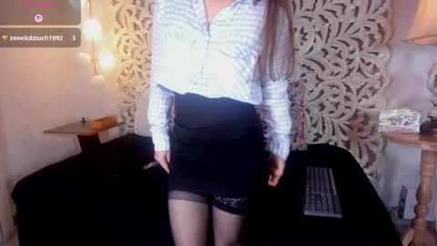 Snapshot of kate_thompson_ chatting on 05/09/26, 11:04 Kathe online show from 05/09/26, 11:04