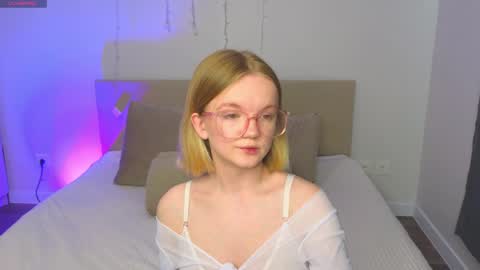 Snapshot of katebunnys chatting on 04/15/26, 04:41 katebunnys online show from 04/15/26, 04:41