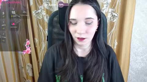 Snapshot of katecrash chatting on 10/17/25, 01:25 YourKate online show from 10/17/25, 01:25