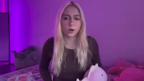 kateharperr online show from 10/23/25, 01:16