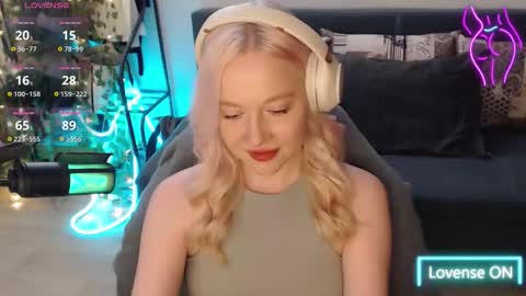 Lisa online show from 11/21/25, 08:40