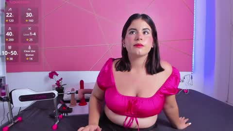 Snapshot of katey_curvy01 chatting on 12/15/24, 11:31 katey Curvy01 online show from 12/15/24, 11:31