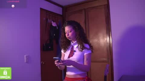 Snapshot of kathc_19 chatting on 10/08/25, 01:36 Katerine online show from 10/08/25, 01:36