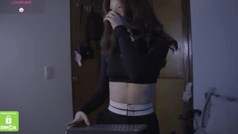 Snapshot of kathc_19 chatting on 10/31/25, 12:44 Katerine online show from 10/31/25, 12:44