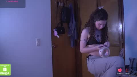 Snapshot of kathc_19 chatting on 11/05/25, 10:21 Katerine online show from 11/05/25, 10:21