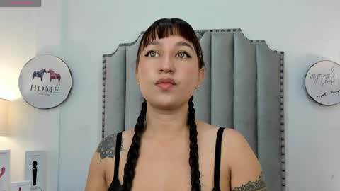 Snapshot of katherine_glow chatting on 04/17/26, 11:35 KATHE online show from 04/17/26, 11:35