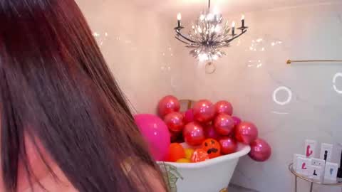 Snapshot of katherine_glow chatting on 05/01/26, 11:48 KATHE online show from 05/01/26, 11:48