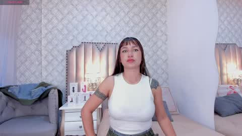 Snapshot of katherine_glow chatting on 05/04/26, 10:55 KATHE online show from 05/04/26, 10:55
