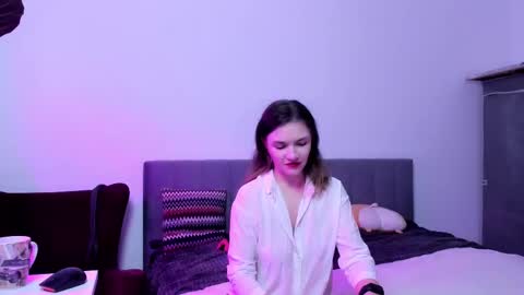 Snapshot of katherinemidnight chatting on 10/31/25, 03:57 Katherine online show from 10/31/25, 03:57