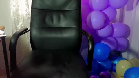 Snapshot of katherinepeti chatting on 11/19/25, 09:37 KT new account online show from 11/19/25, 09:37