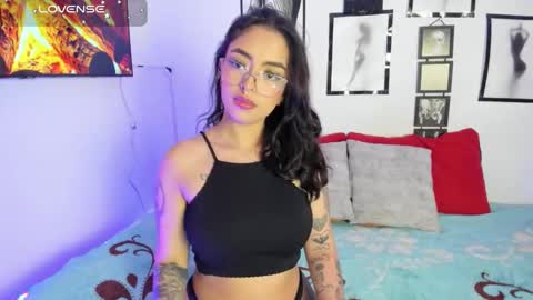 Snapshot of kathhoney1 chatting on 11/08/25, 03:29 Kath online show from 11/08/25, 03:29