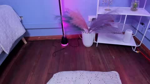 Kathia  online show from 11/13/25, 04:33