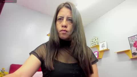 Snapshot of kathina_giraldo chatting on 10/04/25, 12:47 Paola online show from 10/04/25, 12:47