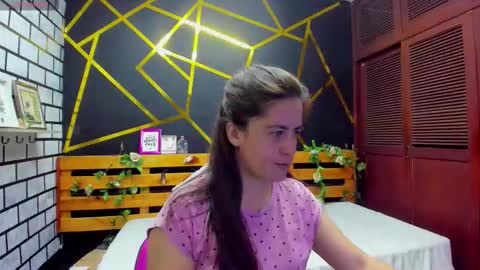Snapshot of kathina_giraldo chatting on 10/22/25, 01:00 Paola online show from 10/22/25, 01:00