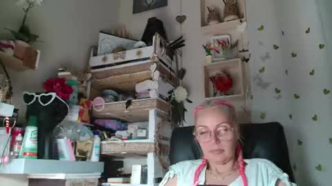 Snapshot of kathleenedwards chatting on 06/25/26, 05:50 Kathleen online show from 06/25/26, 05:50