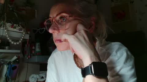 Snapshot of kathleenedwards chatting on 07/01/26, 07:43 Kathleen online show from 07/01/26, 07:43