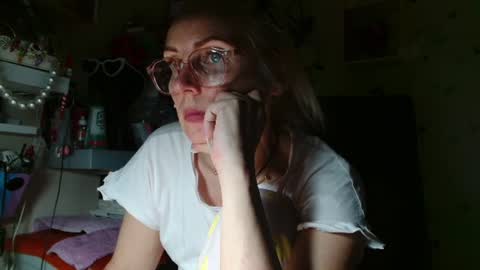 Snapshot of kathleenedwards chatting on 07/05/26, 06:26 Kathleen online show from 07/05/26, 06:26