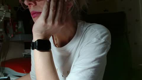 Snapshot of kathleenedwards chatting on 07/12/26, 10:39 Kathleen online show from 07/12/26, 10:39